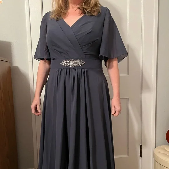 Never worn elegant smoky grey (color: “stormy”) long gown from JJ House - Picture 3 of 9